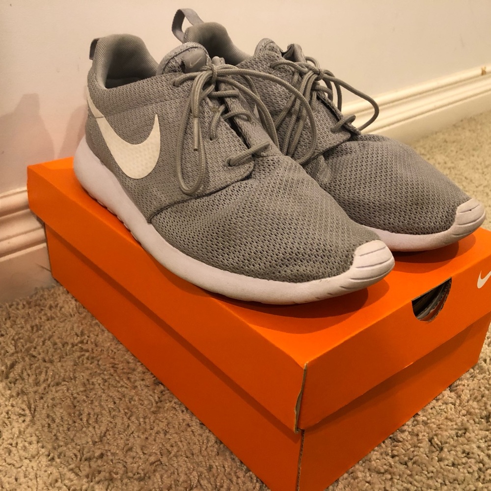 Nike Roshe grey
